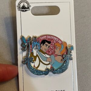 NWT Disney Cinderella & Prince Charming "Happy Valentines Day" Pin